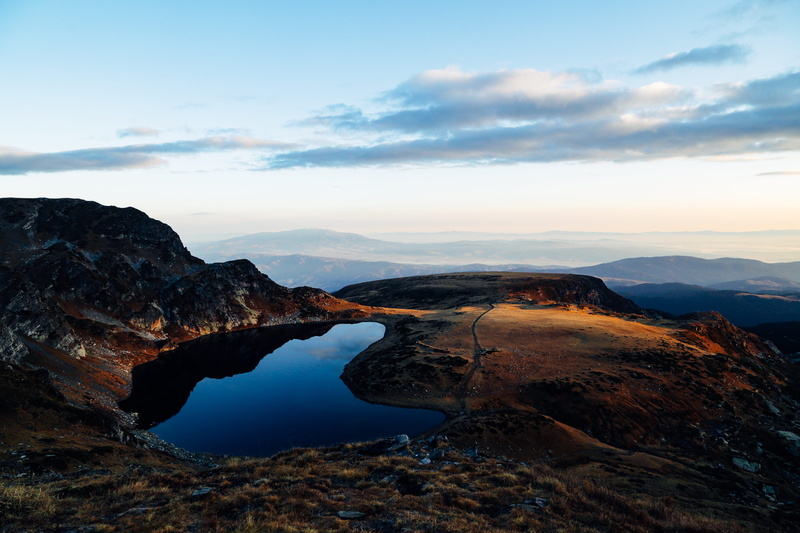 photography, nature, idyllic, mountain peak, environment, wilderness, outdoors, basin, mountain range, 2K, sunrise, coast, no people, sky, ocean, rock formation