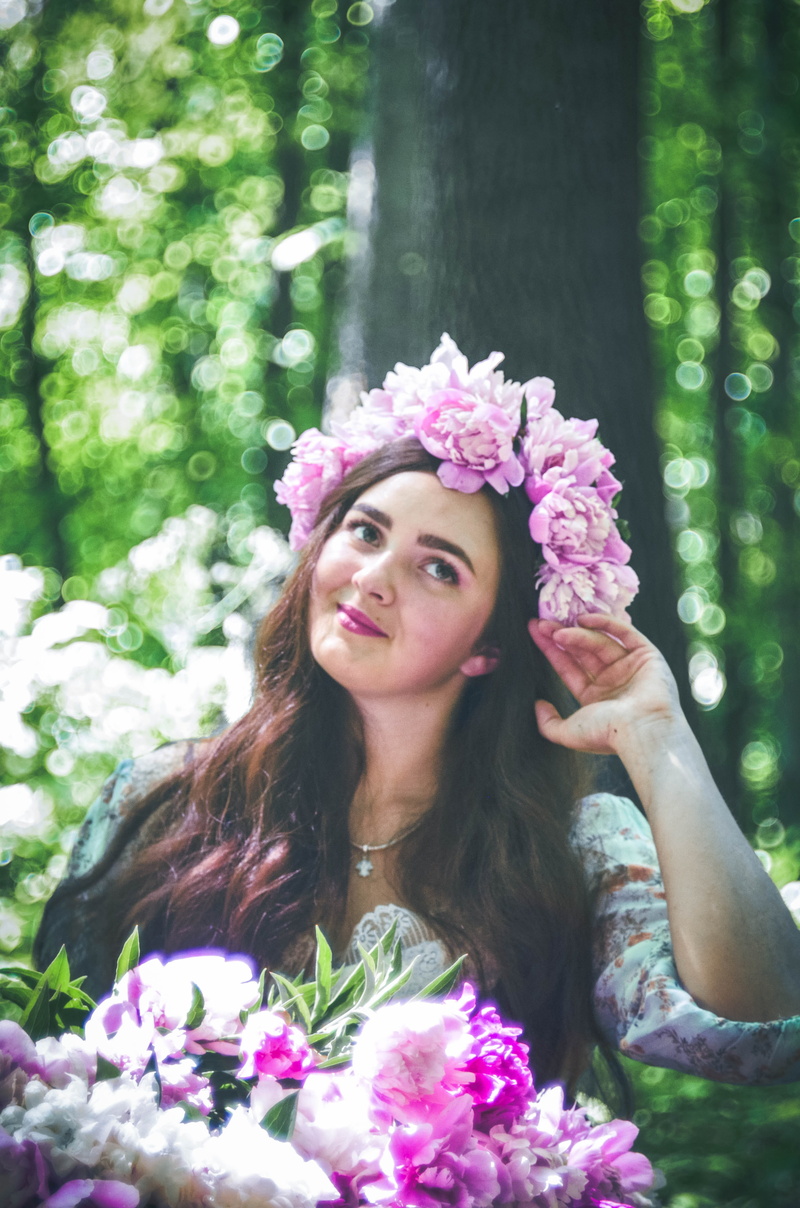 bouquet, outdoors, crown, light, springtime, living nature, long hair, beauty, looking at camera, beauty In Nature, hair, only women, shirt, summer, floral