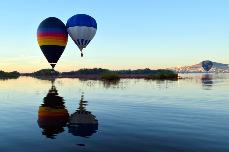 leon, hot air balloon, tranquility, beauty in nature, dawn, waterfront, water, blue, fly, colors, scenics - nature, mexico, festival, balloon festival