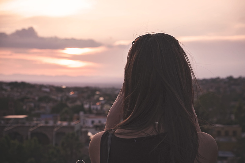 nature, travel, portrait, leisure activity, one person, rear view, 2K, lifestyles, sunset, outdoors, standing, adult, cityscape, back, hair, focus on foreground