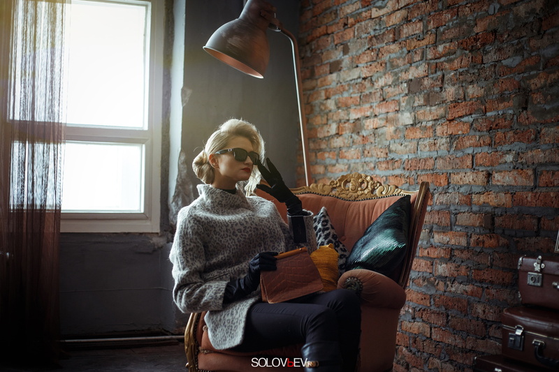 chair, SOLOVЬEV, model, sweater, 2K, style, wall, gloves, glasses, Artem Soloviev, lamp, Julia Filatova