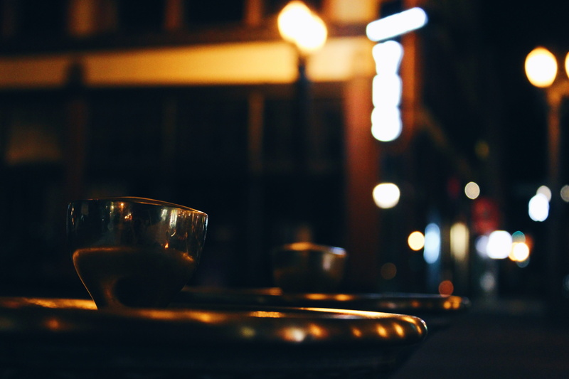 food and drink, 5K, focus on foreground, selective focus, light, bar counter, crockery, still life, refreshment, night, electric lamp, city, alcohol, oregon