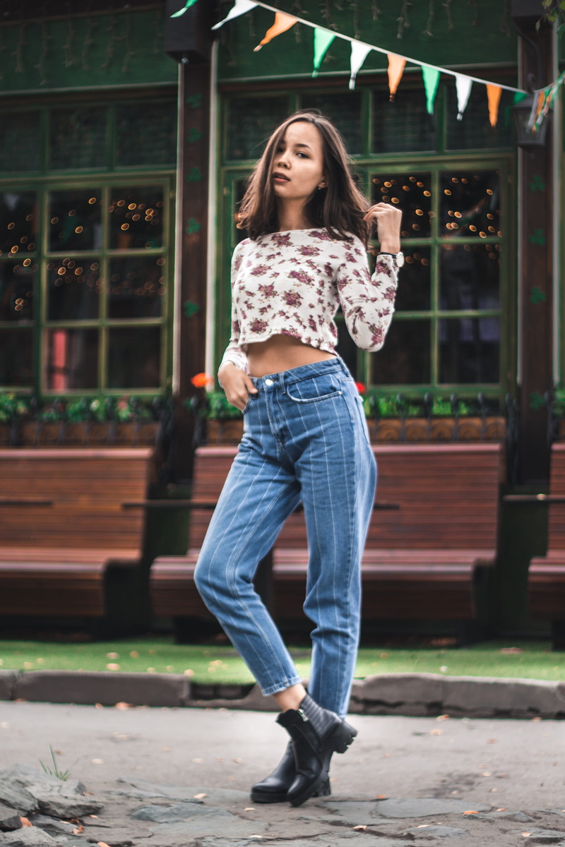 architecture, beautiful woman, young adult, akademgorodok, women, holding, beauty, hairstyle, real people, young women, leisure activity, front view, lifestyles