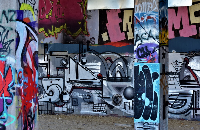 building, lapsed, decay, sprayer, background, ailing, no people, communication, art and craft, pattern, spray, rudeness, run down, day, architecture, crash