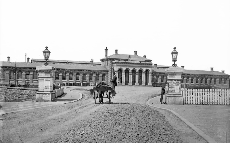 railway station, travel, outdoors, street, lifestyles, vintage, travel destinations, railway, incidental people, public domain, europe, nature, building
