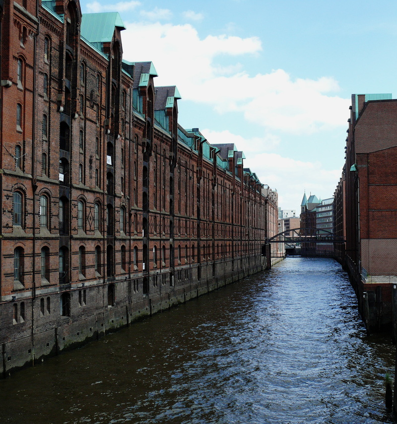 2K, brick, cloud - sky, residential district, wall, outdoors, architecture, hamburg, bridge, district, no people, building, built structure, goods depot
