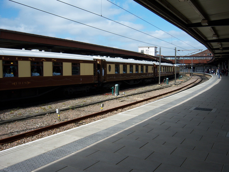 train station, built structure, speed, mode of Transport, spring, public transportation, passenger cars, day, real people, rail transportation, railroad station