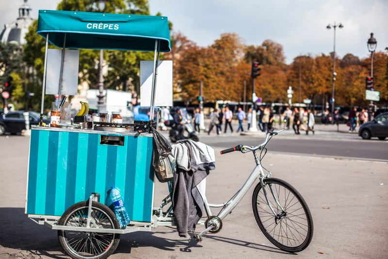 machine, person, car, spoke, near, road, food, sports, bicycle, sign, people, sport, mode of transportation, day, 2K, human, france, kiosk, street, tree