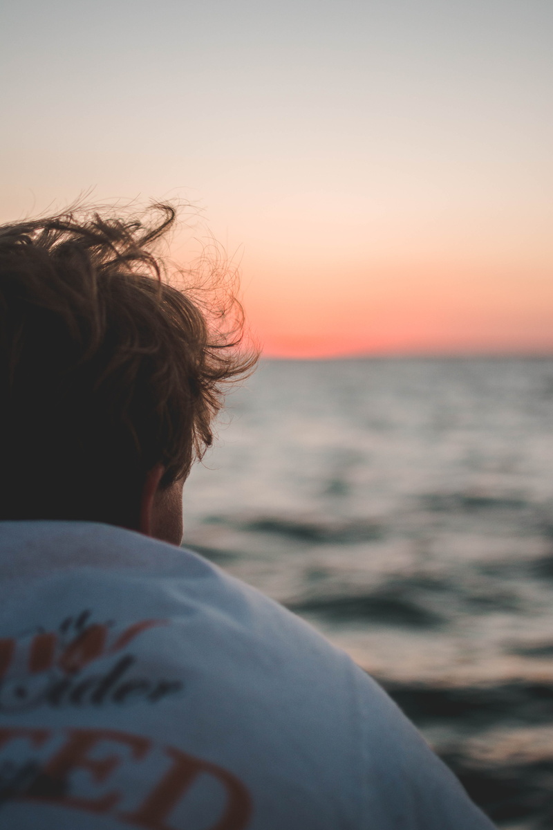 summer, looking out, sea, sitting, land, looking at view, man, shirt, red, sky, body, golden, lifestyles, person, real people, blue, male, human hair, beauty in nature