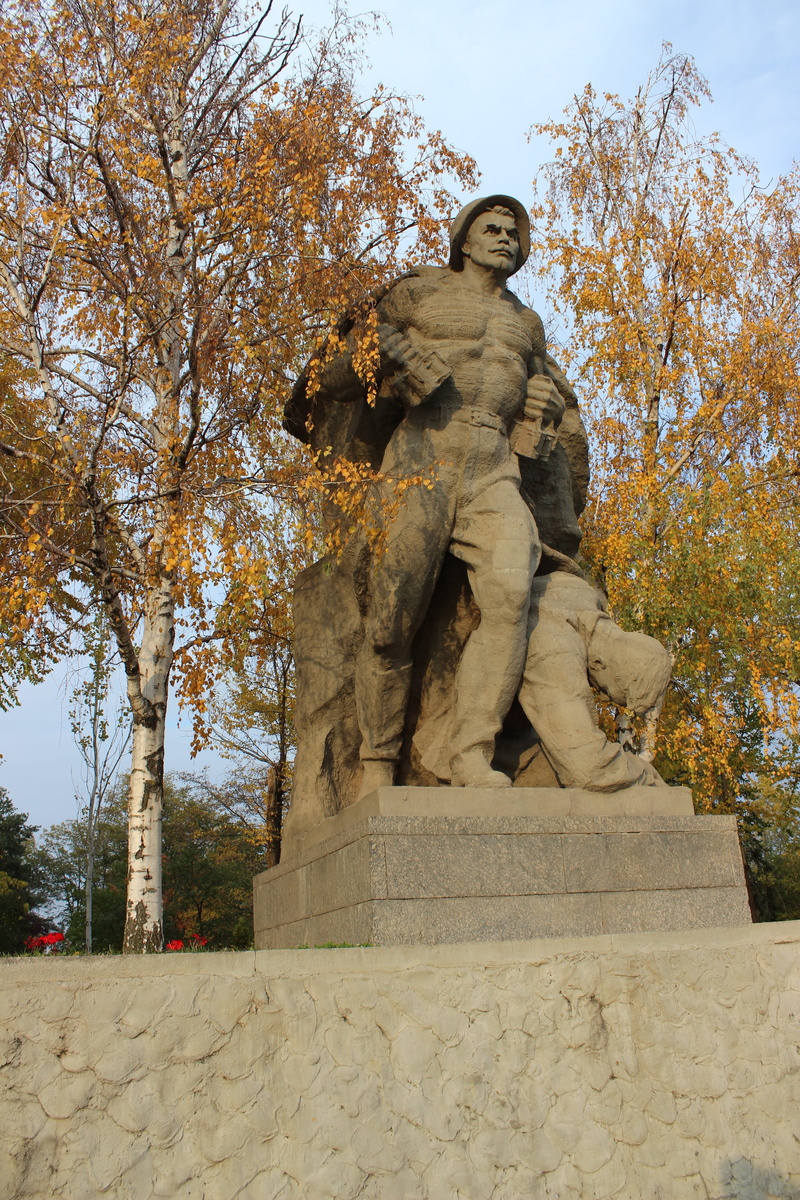 architecture, 5K, Stalingrad, autumn, no people, built structure, nature, tnik, creativity, statue, Metro Station, human representation, park, day, representation