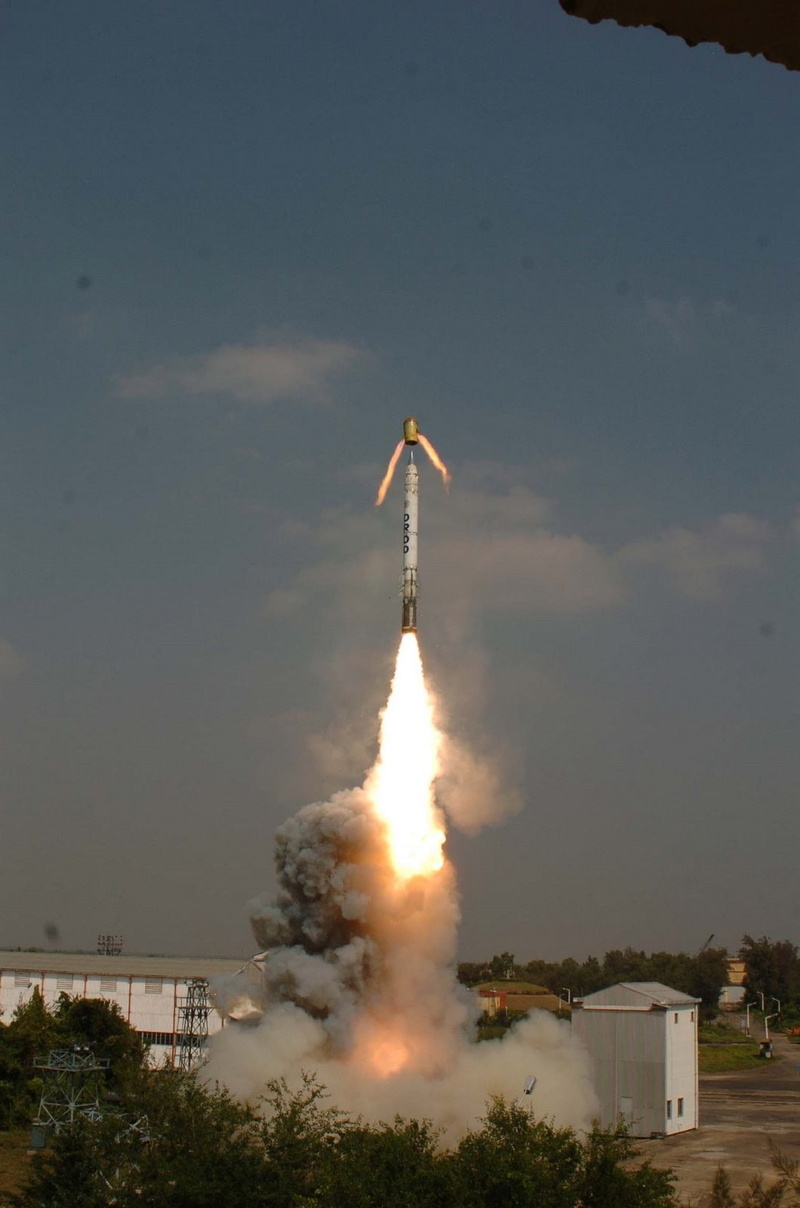 plant, smoke - physical structure, rocket, 720P, day, space travel vehicle, exploration, travel, motion, sky, architecture, military, outdoors, Army Gear