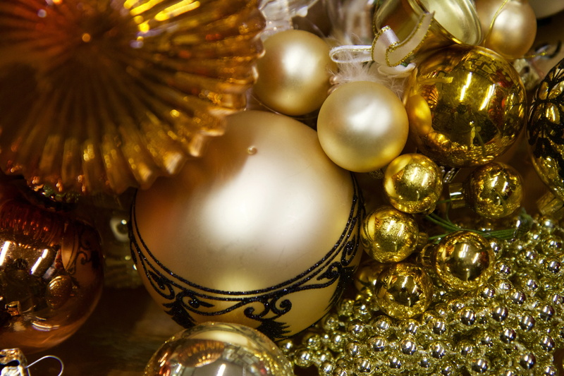 christmas decoration, gold, gold colored, room decorations, lot, no people, luxury, christmas Ornament, large group of objects, decor, assorted, ornate