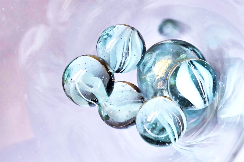 pebble, water, still life, close-up, glaskugeln, animal wildlife, lichtreflex, sphere, marble, 5K, directly above, glass - material, light, transparent