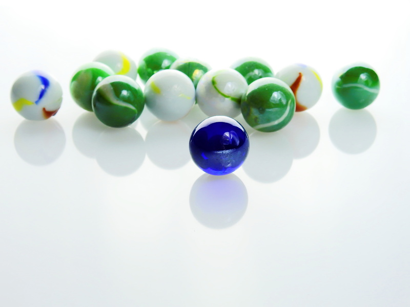 ball, reflection, still life, white background, variation, copy space, large group of objects, play, blue, balls, glaskugeln, group, toys, glass marbles