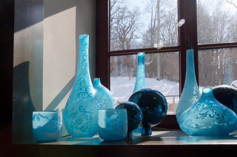 glaskugeln, blautöne, cold temperature, winter, glass, container, blue, still life, decoration, close-up, window sill, day, 4K, craft, no people, glasses