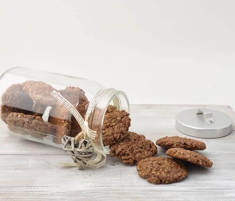 indoors, 4K, food and drink, sweet food, no people, white background, cookies, wood - material, unhealthy eating, food, freshness, indulgence, dieting