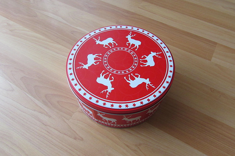 flooring, table, no people, red, shape, pattern, 4K, gambling chip, wood - material, circle, gambling, geometric shape, design, indoors, arts culture and entertainment