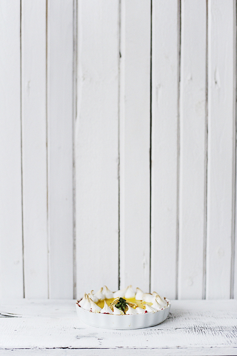 copy space, fence, food and drink, abstract, vintage, food, wall - building feature, decoration, rustic, wellbeing, white, wood, flower, pattern, round