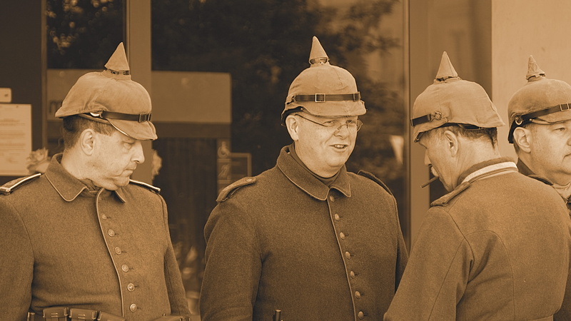 war, face, history, human representation, serving, historical, reconstitution, men, the past, world war, real people, built structure, rear view, helmet