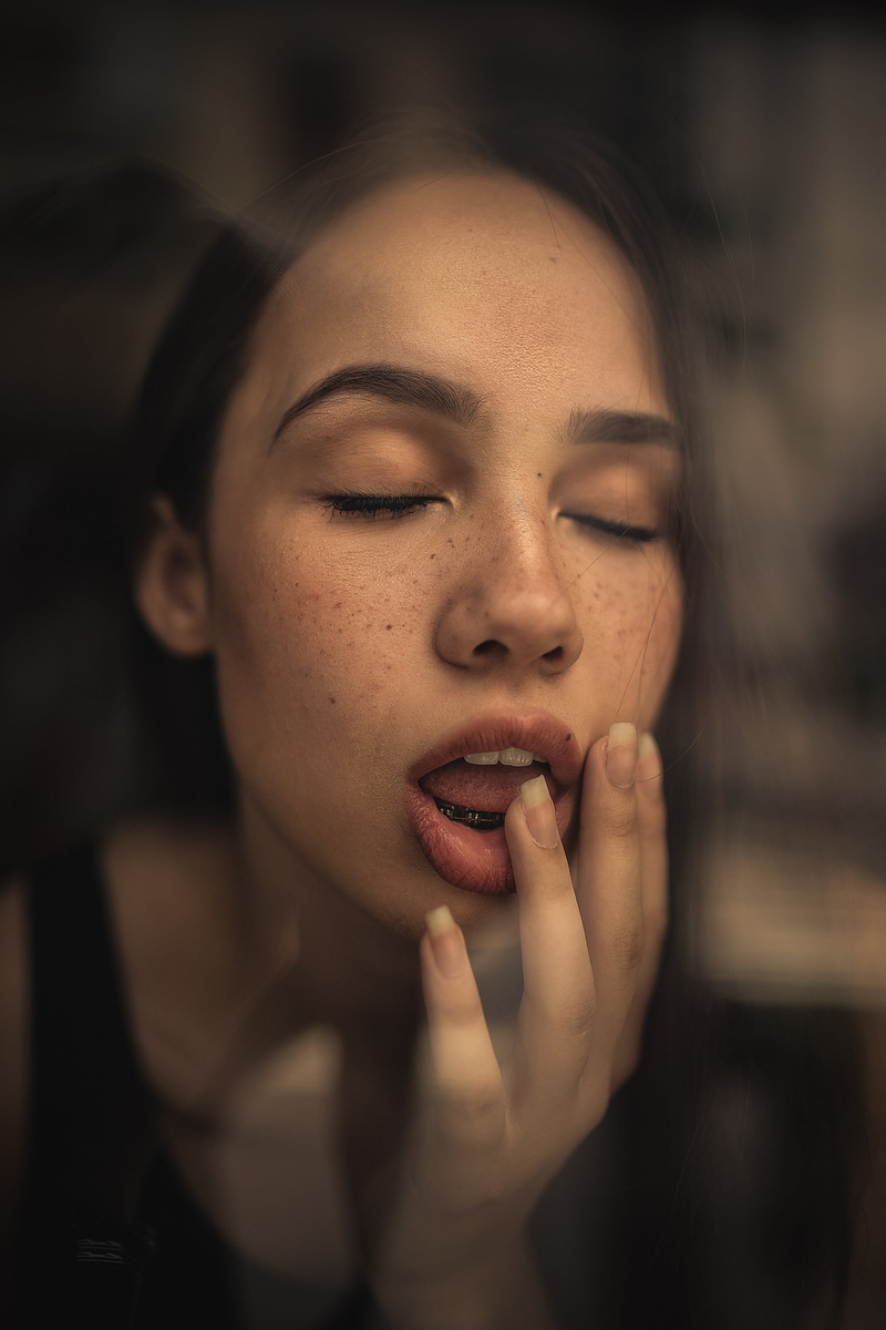 face, Gabriella Oliveira, braces, women, 4K, closed eyes, closeup, freckles