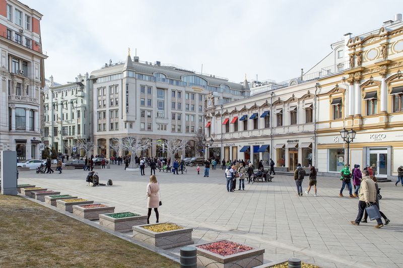 pedestrian street, large group of people, day, moscow, town, buildings, city life, people, old town, built structure, 1080P, russia, building, city centre