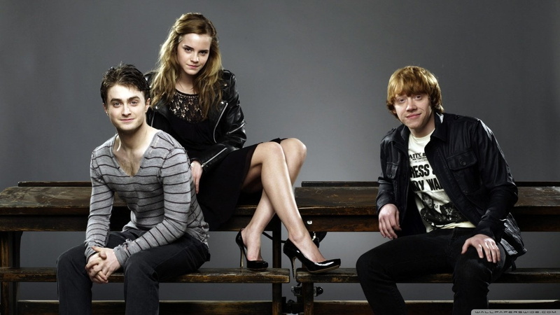 grint, flirting, beauty, group of people, clothing, young men, rupert, indoors, men, young women, sitting, young adult, watson, Rupert Grint, Hermione Granger