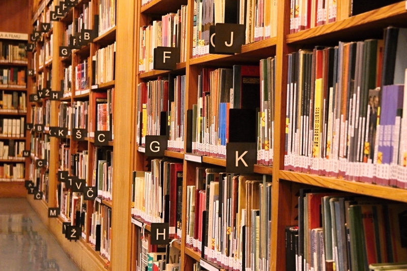 read, 5K, hardcover book, no people, wood - material, order, science, bookshelf, shelf, alphabet, variation, racks, shop, in a row, abundance, national library of