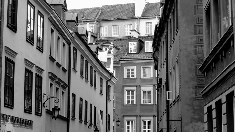 black and white, low angle view, built structure, alley, monuments, 2K, nature, architecture, no people, outdoors, sky, façades, monument, day, ancient