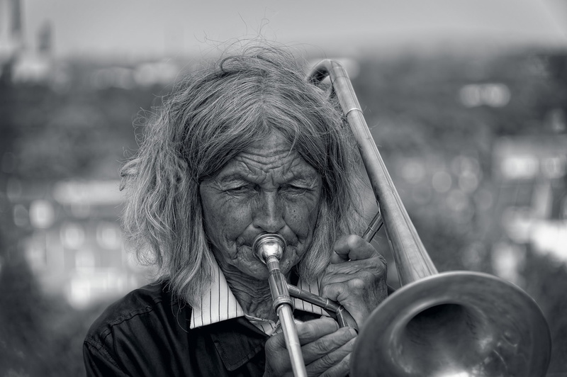 adult, real people, one person, playing, lifestyles, senior adult, music, musical instrument, old people, arts culture and entertainment, monochrome, headshot