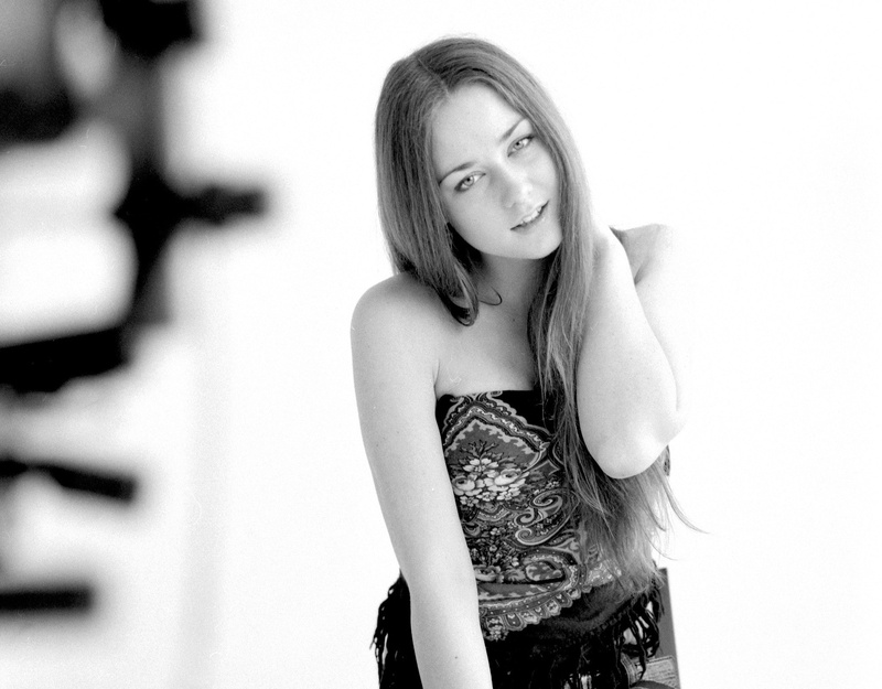 monochrome, model, Ingrid Olerinskaya, 1080P, looking at viewer, women