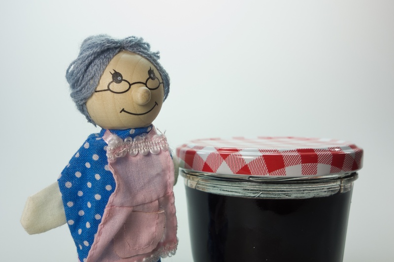children toys, cook, play, people, indoors, toy, jam, doll, woman, close-up, nostalgia, 2K, human body part, studio shot, ömchen, bless you, eat, sadness