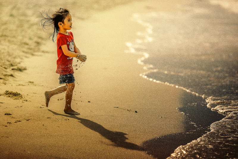 real people, nature, land, girls, shadow, running, coastline, outdoors, boy, innocence, shirt, body, asian, ocean, hands, water, girl, footprints, casual clothing
