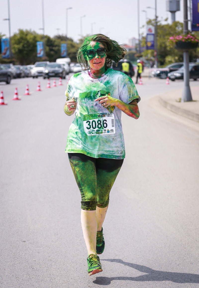 street, covered, city, healthy, jogging, walking, leisure activity, person, wear, action, road, casual clothing, marathon, running, jogger, front view