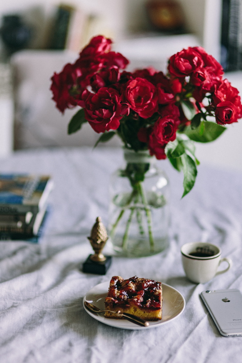 still life, mobile, book, elegance, flowering plant, rose - Flower, 5K, drink, food and drink, flower, iphone 6, indoors, Apple iPhone 6, close-up, beauty in nature