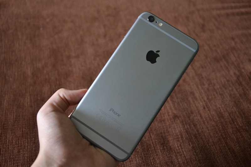 arts culture and entertainment, cell, Cellular Phone, plus, Apple, phablet, portable information device, table, person, space, connection, technology, hand