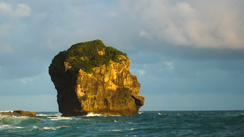 water, kenting, waterfront, rock - object, stack rock, rock, sea, nature, cloudy, sky, tranquil scene, solid, bolder, outdoors, kenting national park, horizon