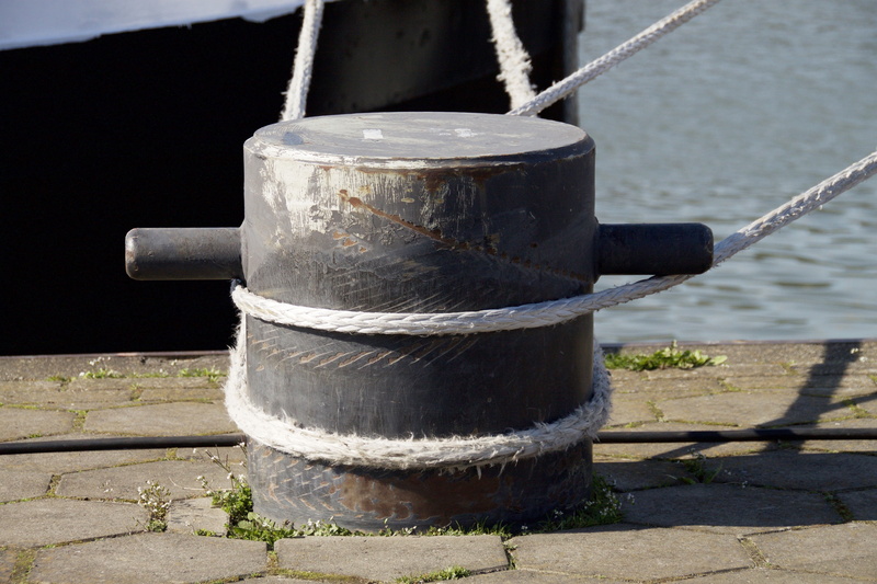 boat, close-up, port, rusty, day, old, water, focus on foreground, transportation, entrepreneurs, ship, bolder, 4K, no people, connection, footpath, strength