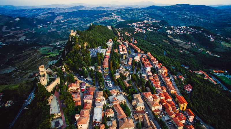 mountains, architecture, scenic, building, high angle view, building exterior, town, sky, forest, beautiful, 1080P, mountaintop, nature, outdoors, buildings