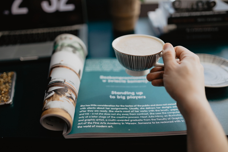 adult, close-up, pause, coffee shop, mug, 5K, reading, break, magazine, hand, human hand, latte, cafe, refreshment, time, drink, holding, workspace, coffee - drink