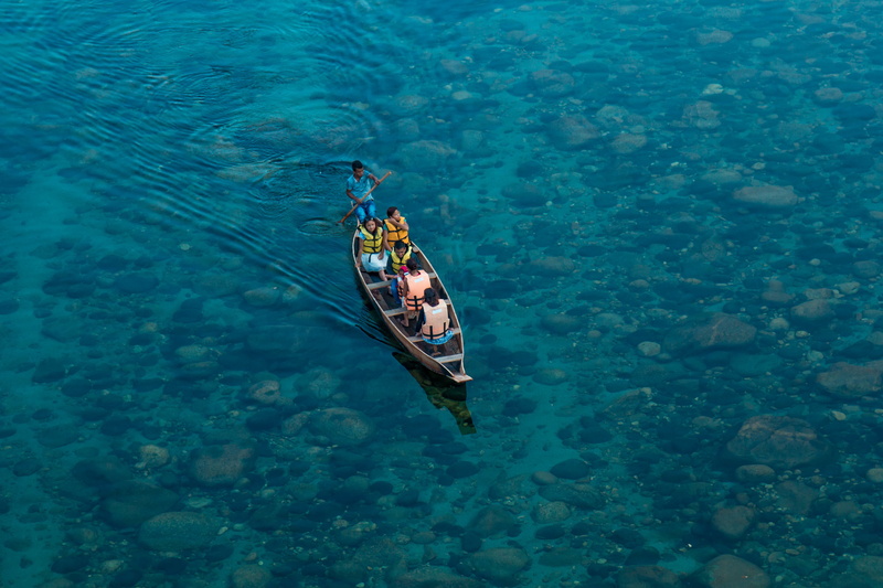 sailing, five, animal themes, no people, day, vest, canoe, mode of transportation, rocks, outdoors, lifestyles, adventure, waterfront, nature, water, transportation