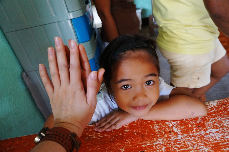 men, casual clothing, two people, table, 4K, smiling, lifestyles, bonding, smile, girl, humanitarian, eyes, high five, mactan, Volunteering, positive emotion