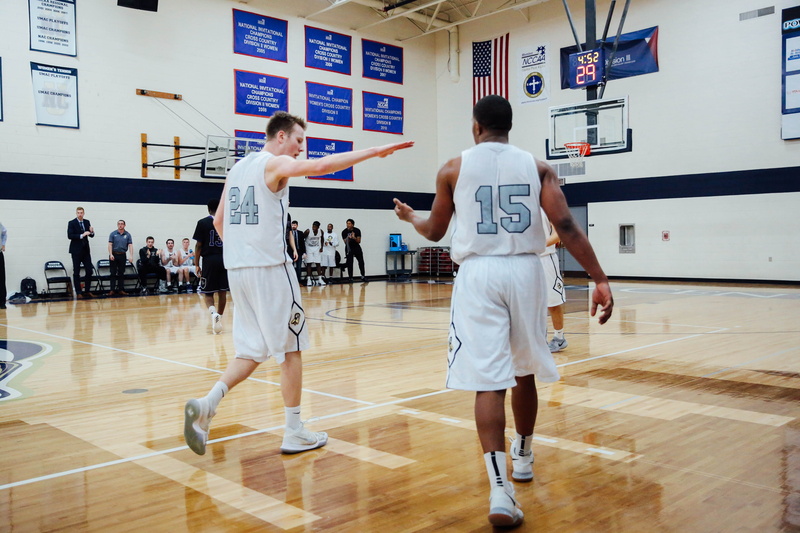 basketball uniform, indoor, basketball, basketball - sport, exercising, people, shirt, fives, leisure activity, players, men, rear view, teenager, give