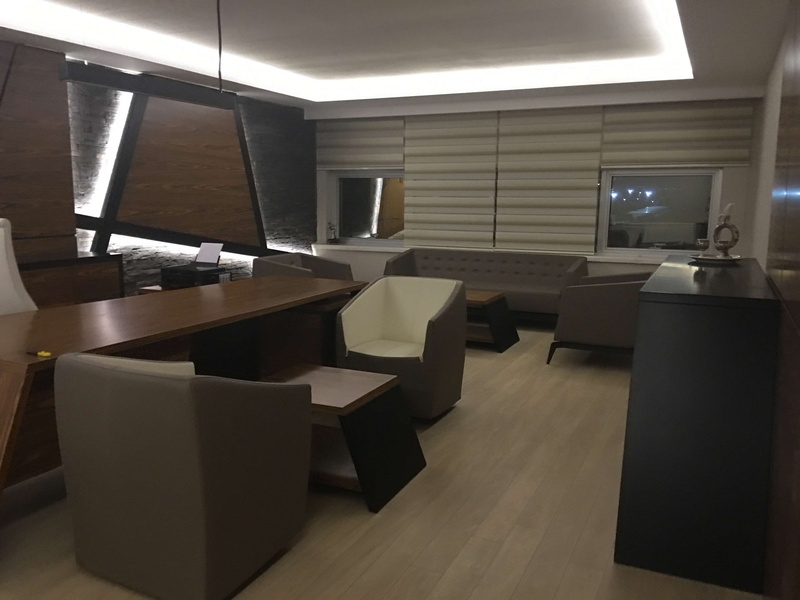 screen, indoors, ceiling, business, presentation, table, design, chair, board room, absence, no people, wealth, manager, electric lamp, projection screen