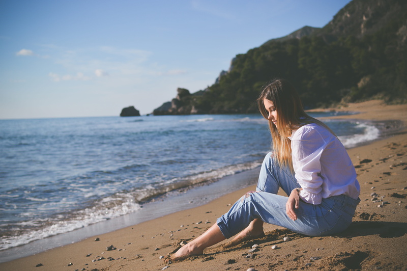 daytime, lady, land, nature, lifestyles, water, sand, ocean, hair, hairstyle, relaxation, 5K, outdoors, casual clothing, large, mountains, full length
