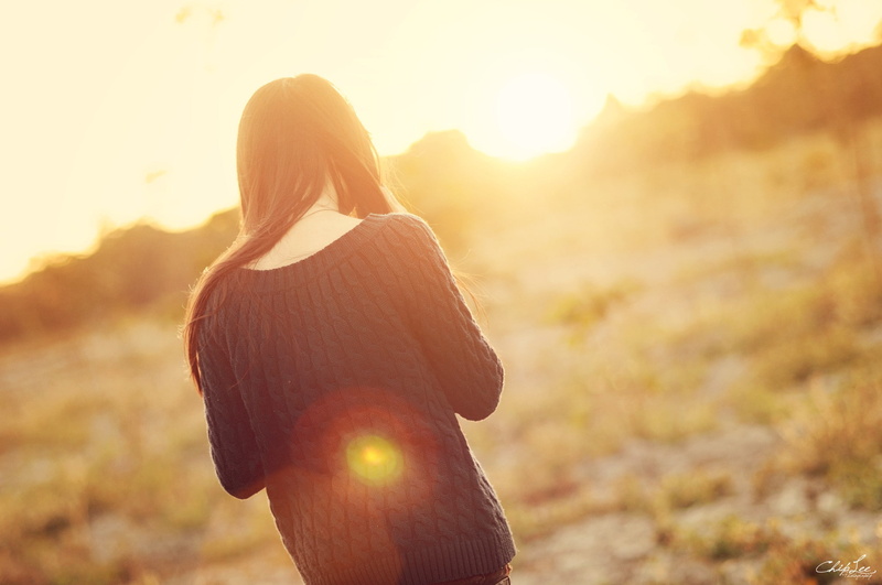 outdoors, sunlight, sun, 1080P, sunset, standing, one person, hair, adult, young adult, hairstyle, Asian, simple living, sky, lens flare, long hair, focus on foreground