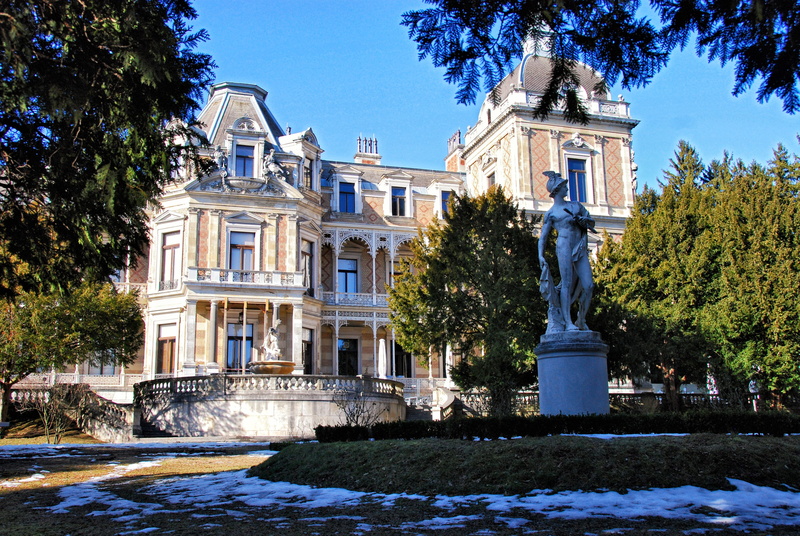 building, hermes villa, stone, building exterior, representation, lainz, lainzer tiergarten, human representation, built structure, sculpture, fountain