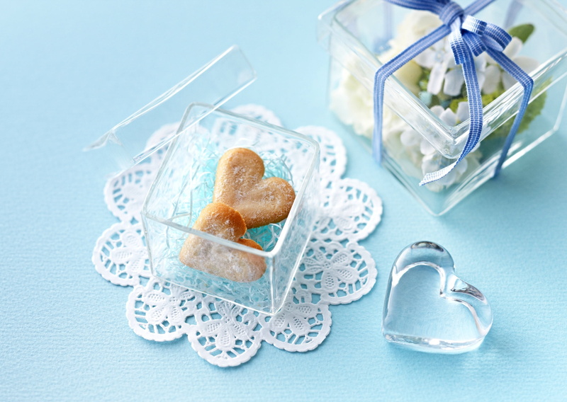 liver, cake, heart, table, homemade, cookie, bread, breakfast, transparent gift, cookies, food, baked, baking, hearts, sweet, brown, icing, blue, studio shot