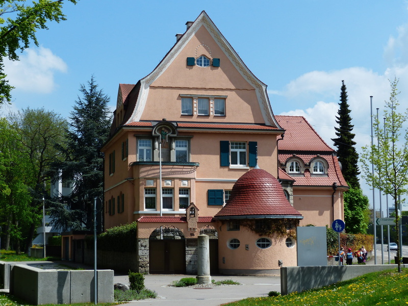 sky, villa kunterbunt, property, architecture, plant, dream apartment, kunterbunt, residential district, built structure, window, outdoors, building exterior