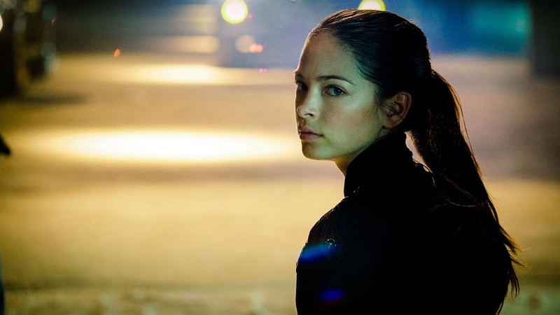 hairstyle, Kristin Kreuk, one person, real people, young women, looking away, young adult, standing, beautiful woman, headshot, focus on foreground, 1080P