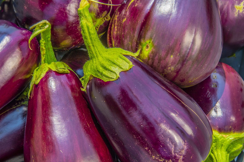 close-up, ripe, raw, large group of objects, purple, still life, harvest, market stall, for sale, aubergine, vegetable, melongene, organic, green color